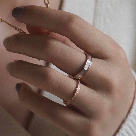 🌟Gold Plated mother of Pearl Band Ring - Picture 6 of 9